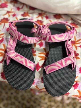 Teva Universal Pink Tie-Dye Vegan Hook & Loop Strap NWOT✨